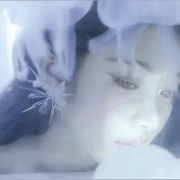 HUH YUNJIN | JELLYFISH