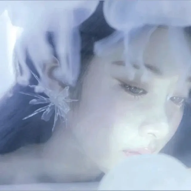 HUH YUNJIN | JELLYFISH