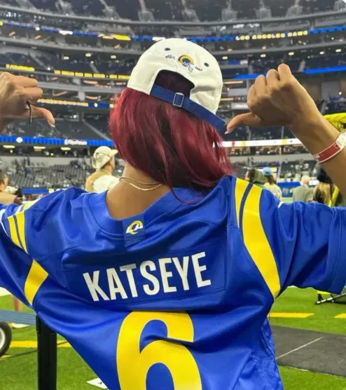 Lara Raj | VELORA UNIVERSITY | The 'Queen Bee'