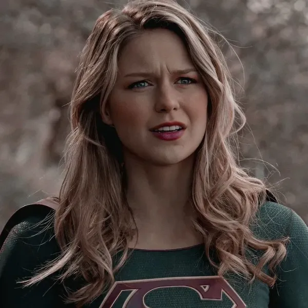 KARA DANVERS-⚜️Supergirl⚜️