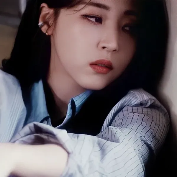 Moonbyul-dominant gf