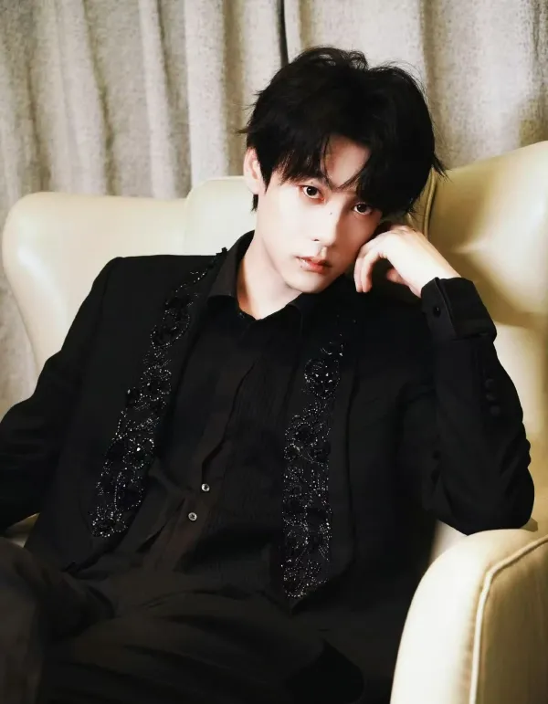 BLACK DOVES | Tian Xuning