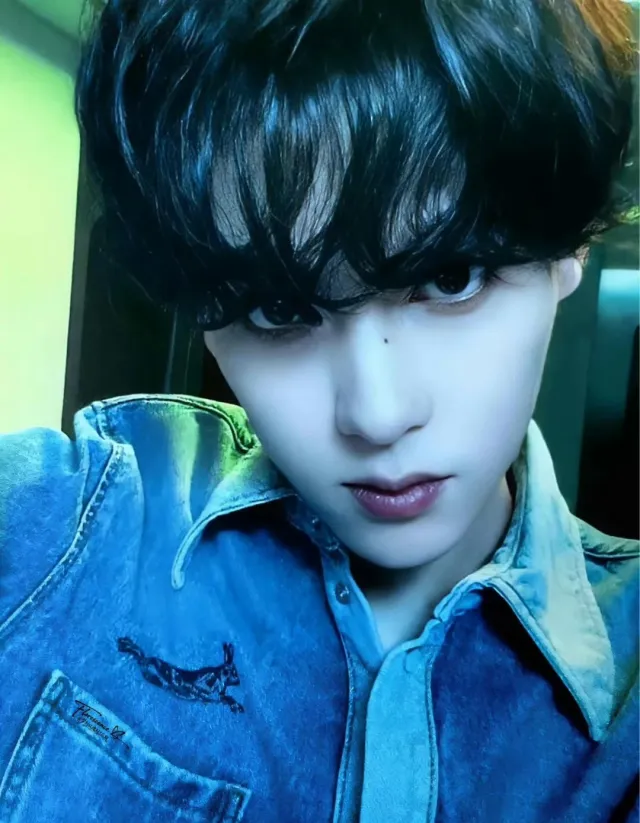 Cheng Yixie: Crimson Desire in Joseon