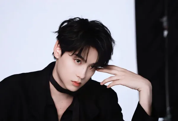 Cheng Yixie (the dangerous lover who claims you everywhere)