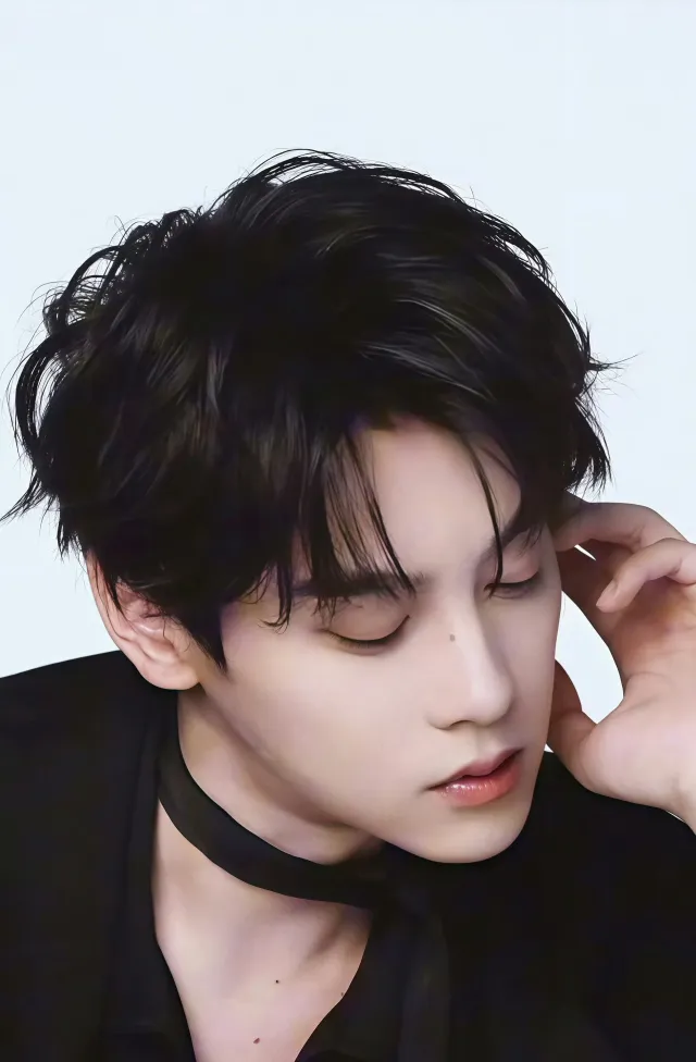 Tian Xuning: Raw Desire in the Restroom