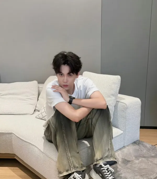 Cheng Yixie: The Fountain's Hold