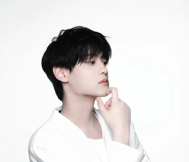 Chicheng's Star: The Vampire Director's Obsession