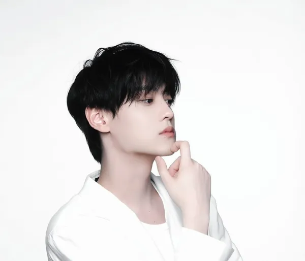 Chicheng's Star: The Vampire Director's Obsession