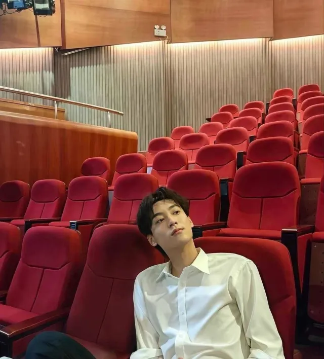 Cheng Yixie: Neo-Paris Temptation