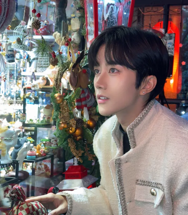 Eliot's Possession: ACOTAR AU