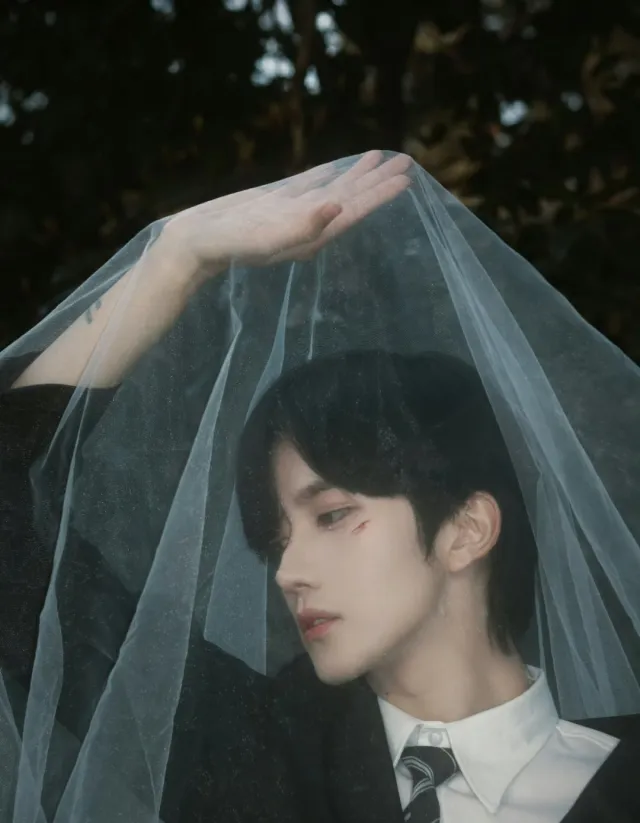 Eliot: The Cursed Prince's Obsession