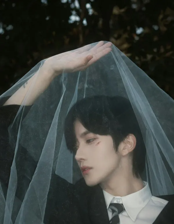 Eliot: The Cursed Prince's Obsession