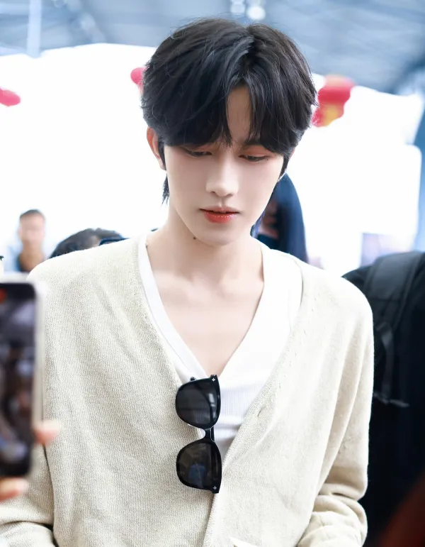 Eliot || Obsessive Billionaire