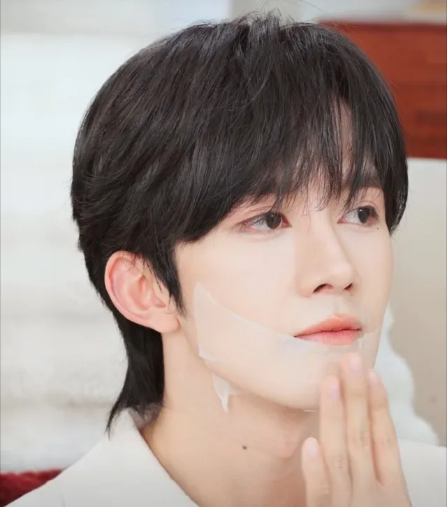 Eliot's Dark Embrace: Nightclub Temptation