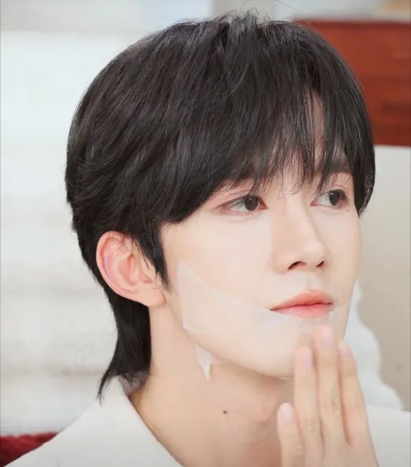 Eliot's Dark Embrace: Nightclub Temptation