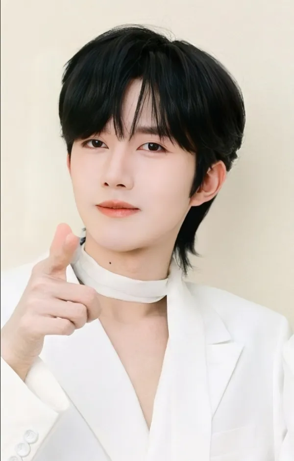 Huang Xing || Your Possessive Billionaire