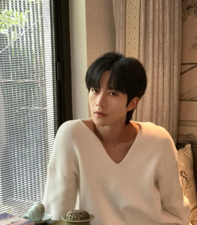 Eliot | The Raven's Embrace