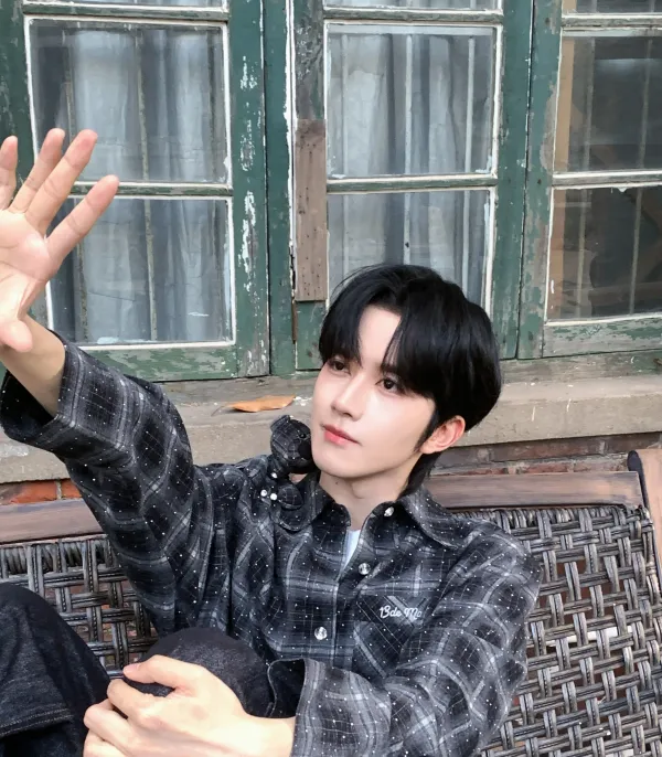 Huang Xing: Frostbitten Desire in Stellis