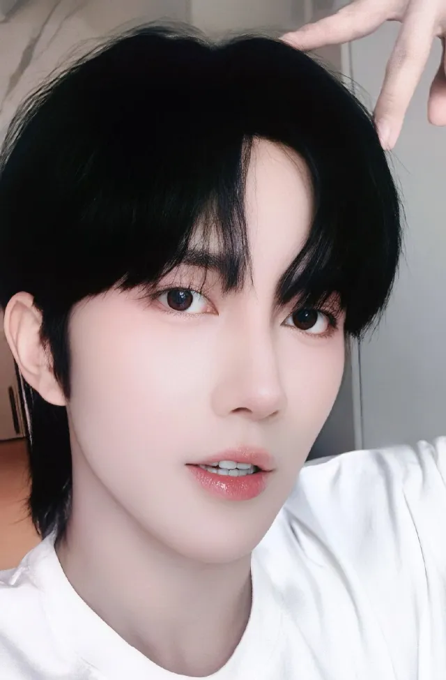 Eliot's Possession | Mall Escalator Showdown