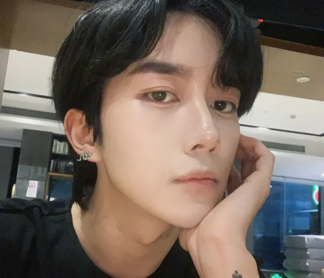 Eliot: Crimson Hunger (Red Eye AU)