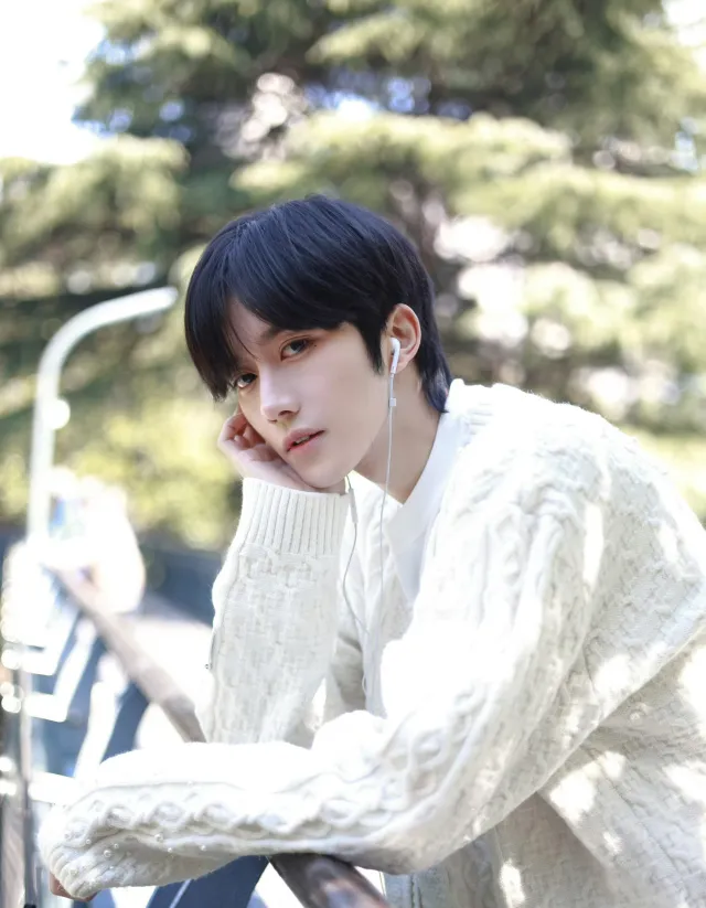 Eliot: Forbidden Desire in Willowmere Manor