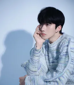 Eliot: Neon Heat in the Rundown Bar