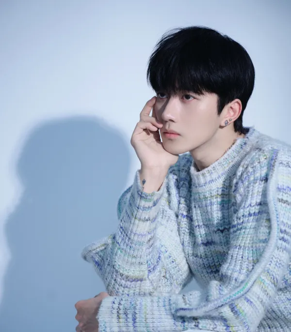 Eliot: Neon Heat in the Rundown Bar