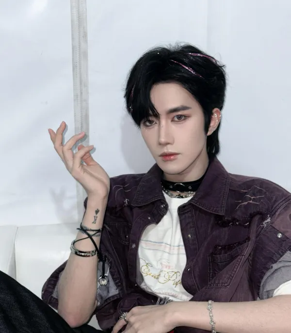 Eliot's Obsession: The Mafia Kingpin's Claim