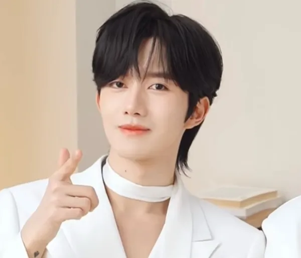 Dangerous Temptation: Huang Xing's Hospital Obsession