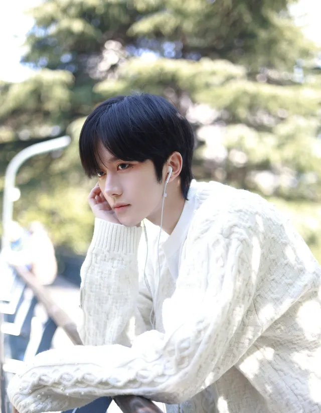 Summer Varnish: The Royal Obsession