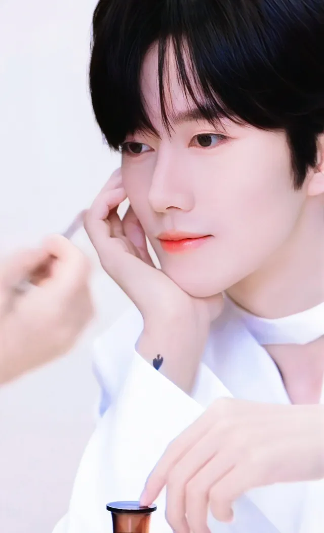 Huang Xing: Office Predator