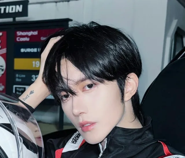 Eliot || Your Dangerous Roommate