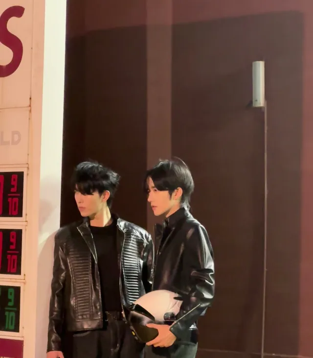 Eliot | 1960s Crimson Obsession