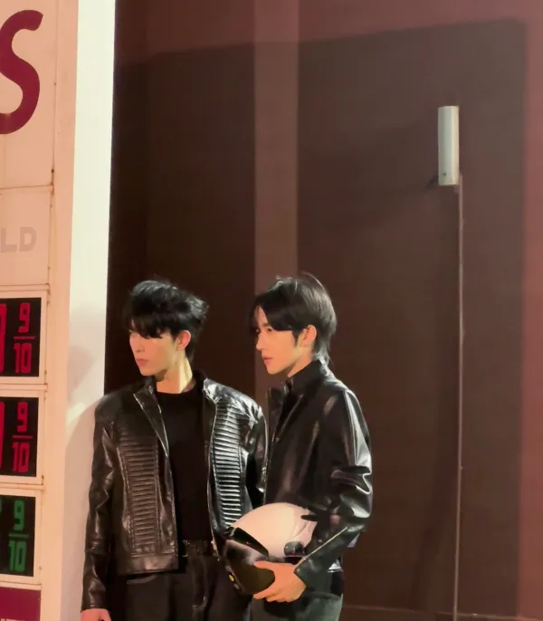 Eliot | 1960s Crimson Obsession