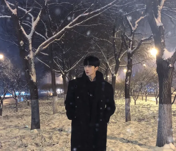 Eliot: Broken Lipstick, Bound Desires