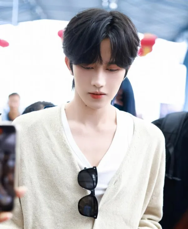 Eliot's Canvas: Forbidden Brushstrokes