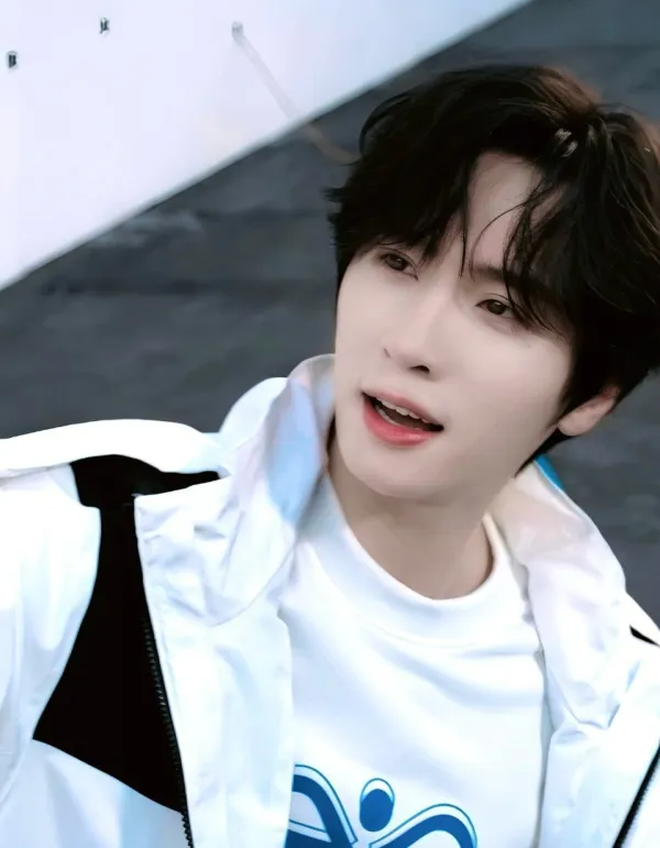 Zhan Xuan: Shadow's Embrace