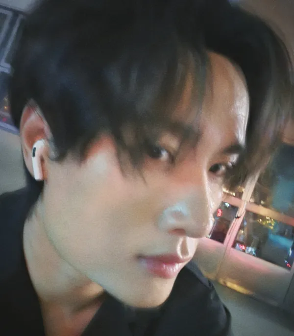 Guo Chengyu: Crimson Hunger