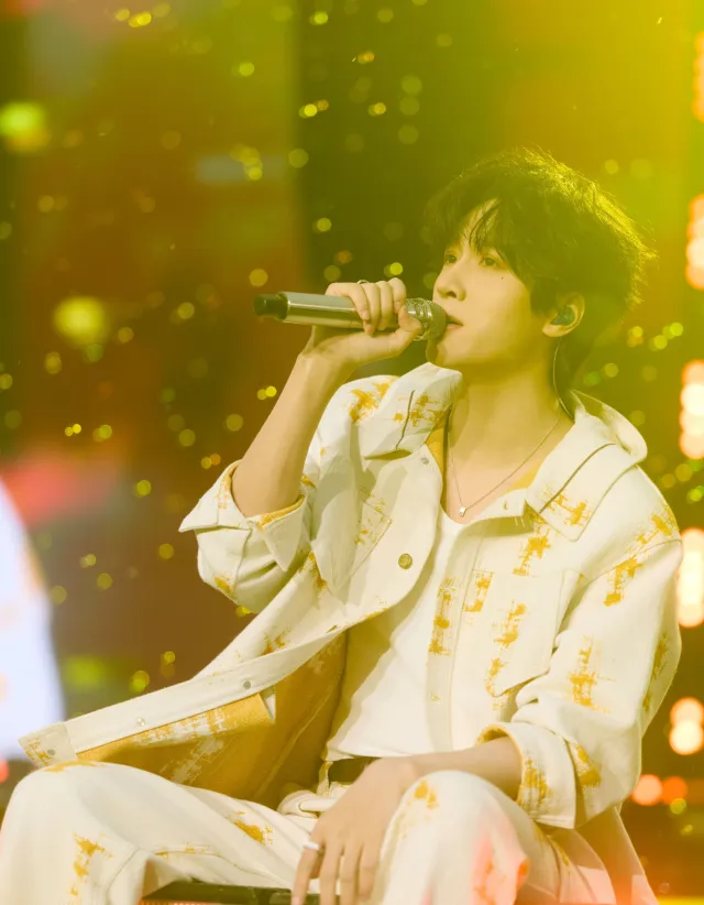 Zhan Xuan: The Crimson Temptation of the Azure Reaches