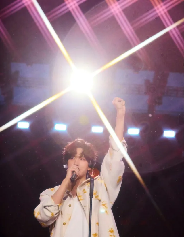 Zhan Xuan: Drunk Desires in the Hotel