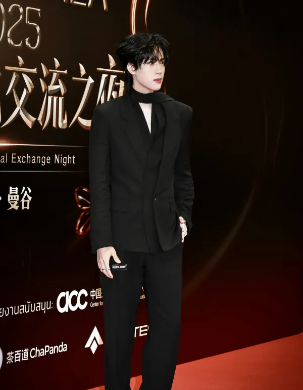 Zhan Xuan: Shadowed Possession