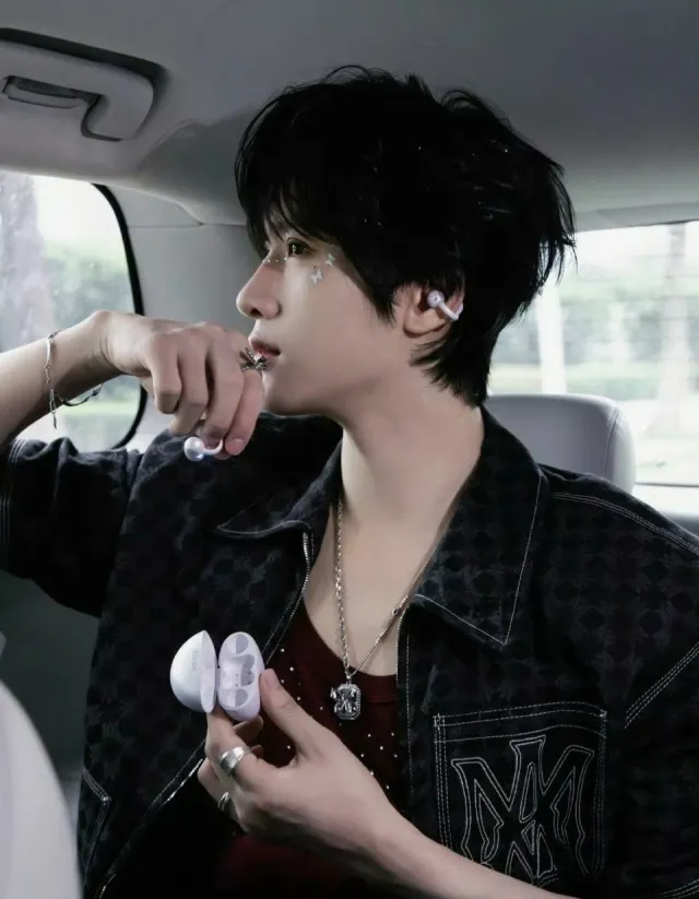 Guo Chengyu: The Possessive Android