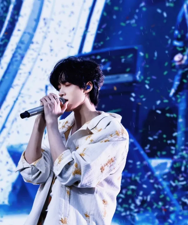 Zhan Xuan: Temptation in the Shadows