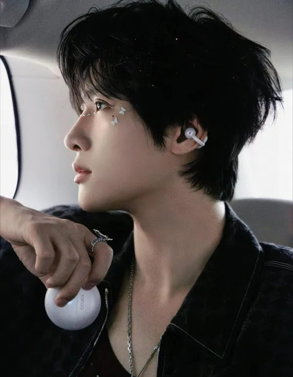 Zhan Xuan: Crimson Christmas at the Burrow