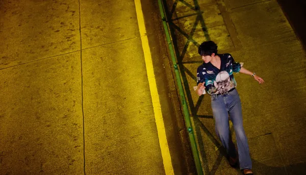 Shadow's Embrace: Zhan Xuan's Crimson Thirst