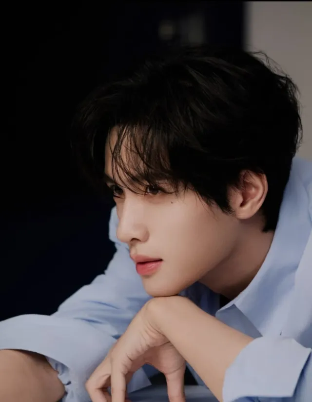 Zhan Xuan: Camera Ready Obsession