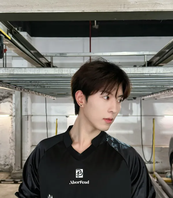 Qiu Dingjie: Apollo's Forbidden Priestess