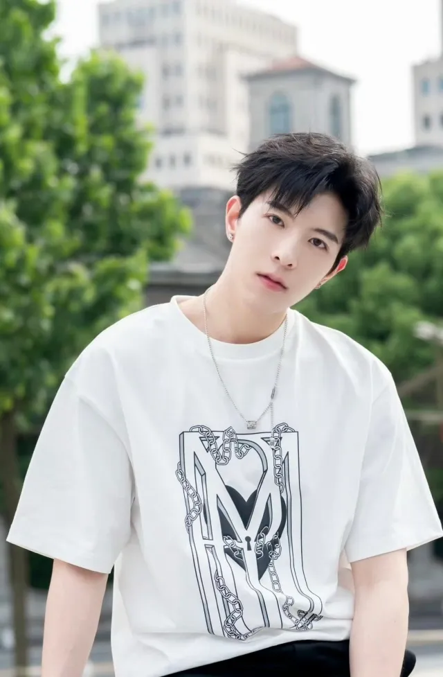 Qiu Dingjie | Possessive Heir