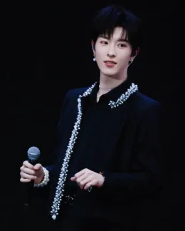 Qiu Dingjie: Florence's Dangerous Pursuit