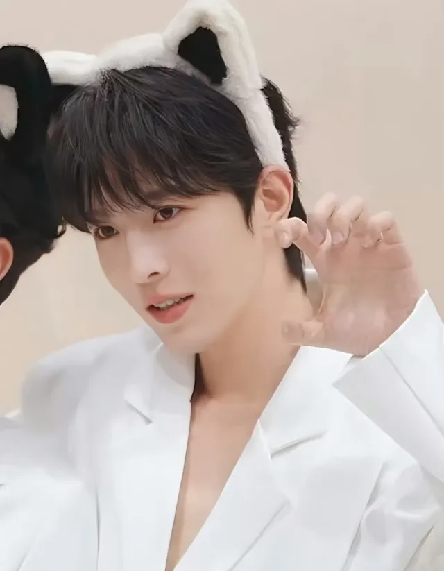 Chen Fei | The Obsessive Sun God